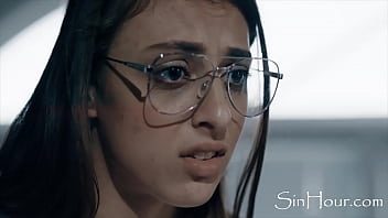 Ochelarista adora sa faca sex romantic in general dar alaturi de acest barbat