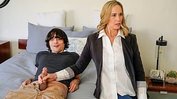 Aceasta blonda cu tatele mari adora sa faca muie cat si sex pervers alaturi de acest tanar