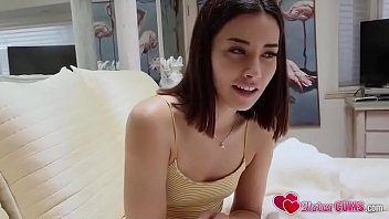 Tanara cu bucile frumoase si cu tatele mici ce renunta repede la haine