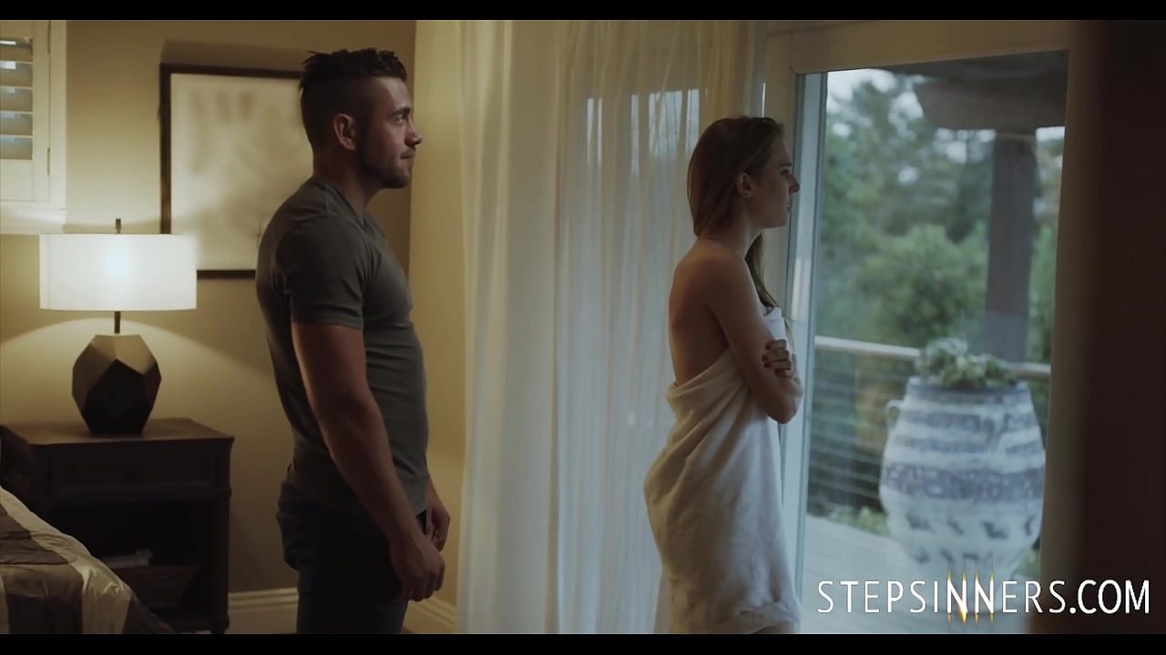 Este putin timida aceasta femeie inainte sa se dezbrace pentru a face sex